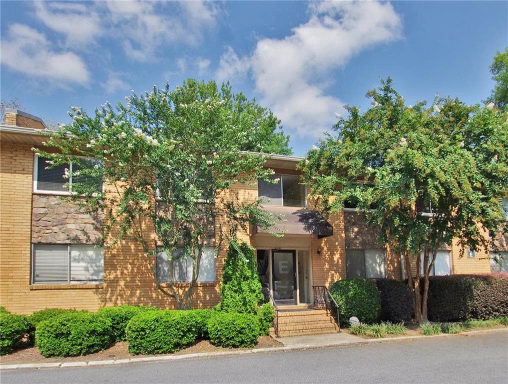 1 bedroom, 740 sq ft condominium sold at 100 Biscayne Dr Drive #E4, Atlanta, GA 30309