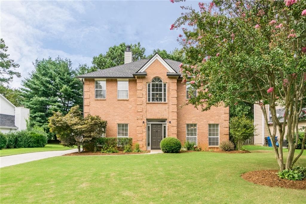 3 bedroom, 2,718 sq ft single family residence sold at 10950 Pinehigh Drive, Alpharetta, GA 30022