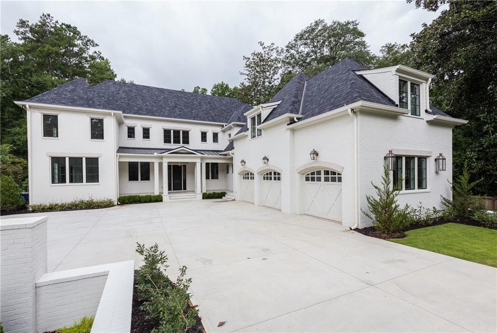6 bedroom, 6,268 sq ft single family residence sold at 4064 Northside Drive, Atlanta, GA 30342