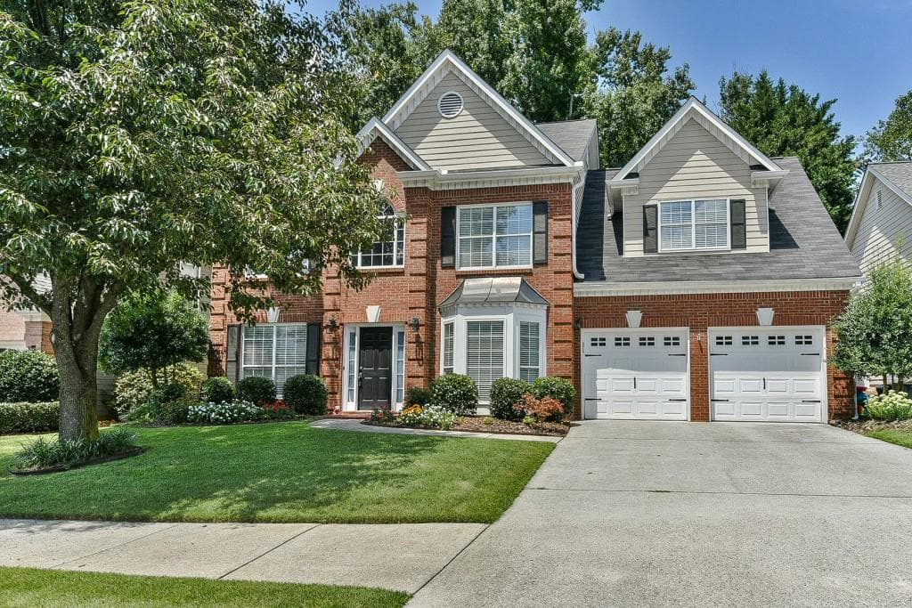 4 bedroom, 2,586 sq ft single family residence sold at 1635 Elgaen Place, Roswell, GA 30075