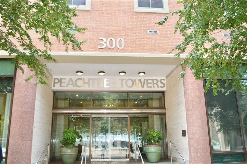 1 bedroom, 629 sq ft condominium sold at 300 W Peachtree Street 10A, Atlanta, GA 30308