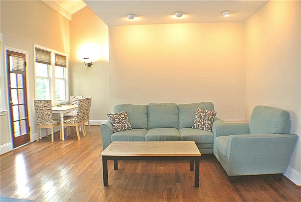 2 bedroom, 1,144 sq ft condominium sold at 1078 Piedmont Avenue 207, Atlanta, GA 30309
