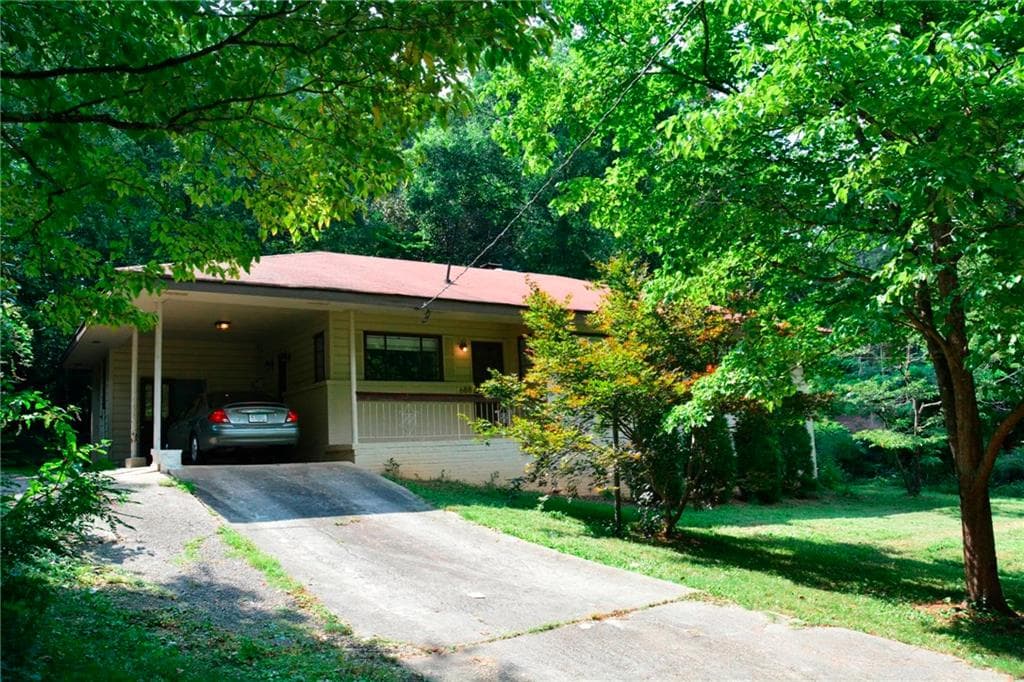 688 Kenilworth Circle, Stone Mountain, GA 30083 — most recent listing photo