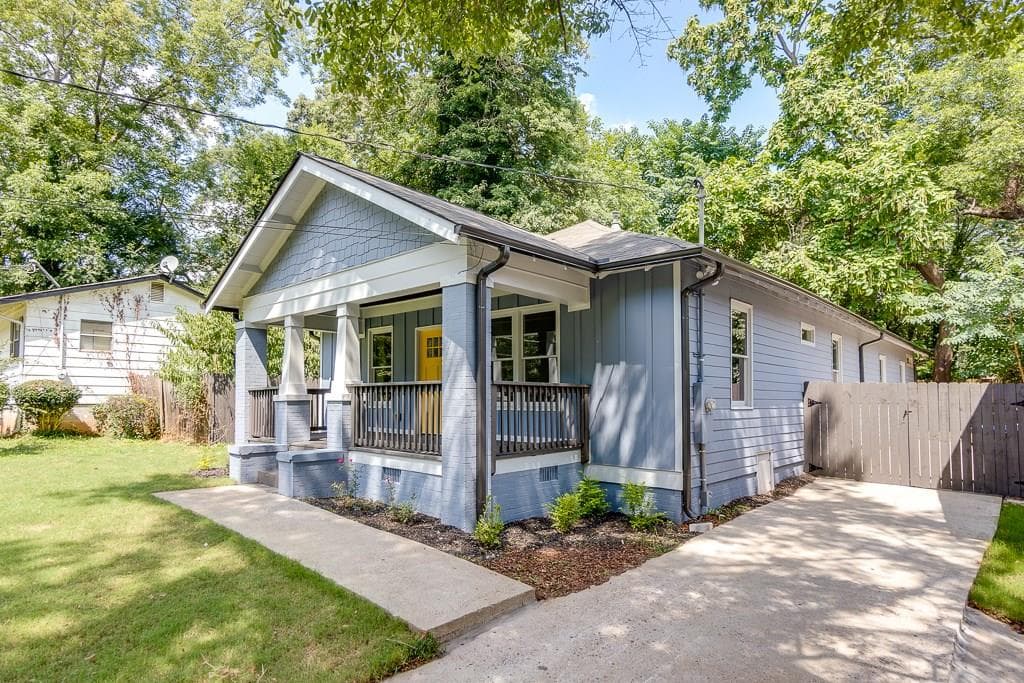 3 bedroom, 1,806 sq ft single family residence sold at 1798 Evans Drive, Atlanta, GA 30310