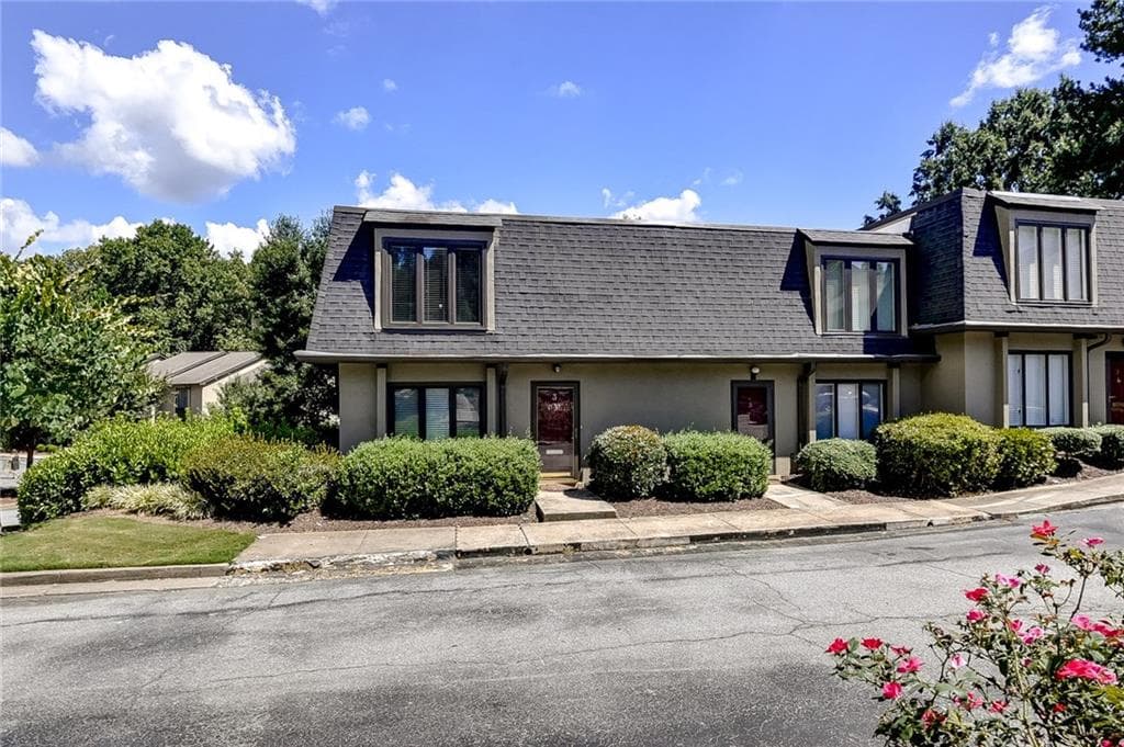 2 bedroom, 1,588 sq ft townhouse sold at 3 Ivy Square, Atlanta, GA 30342