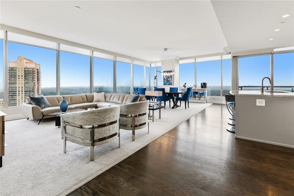 3 bedroom, 2,792 sq ft condominium sold at 3630 Peachtree Road 2707, Atlanta, GA 30326