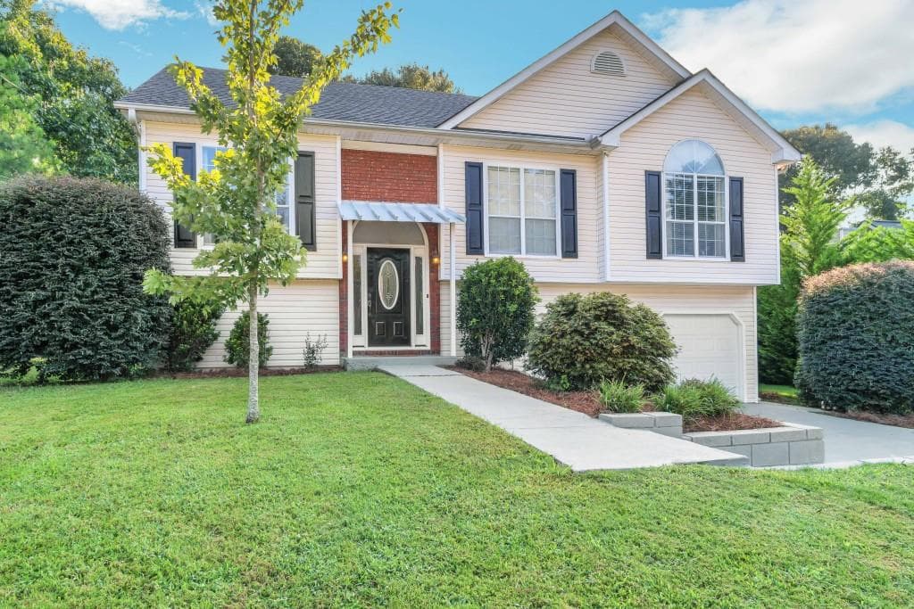 4811 Hunt Club Drive, Flowery Branch, GA 30542 — most recent listing photo