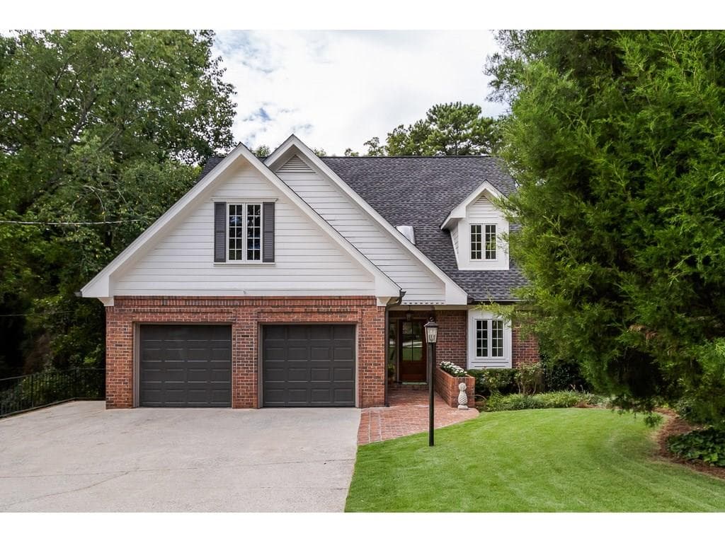 5 bedroom, 4,073 sq ft single family residence sold at 1635 Ridgewood Drive, Atlanta, GA 30307