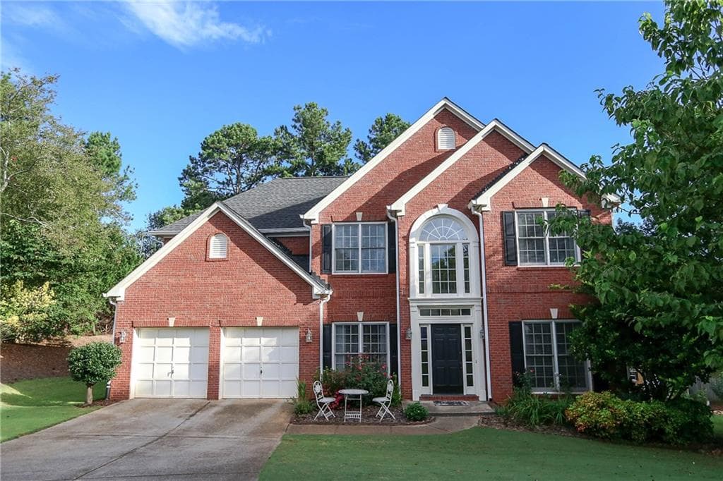 4 bedroom, 2,734 sq ft single family residence sold at 585 Dorchester Crossing, Johns Creek, GA 30097
