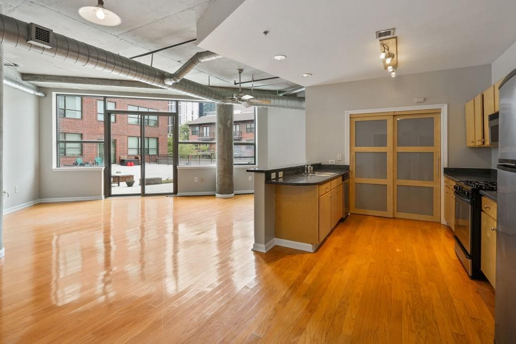 115 W Peachtree Place 301, Atlanta, GA 30313 — most recent listing photo