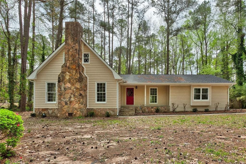 3 bedroom, 2,399 sq ft single family residence sold at 125 Devilla Trace, Fayetteville, GA 30214