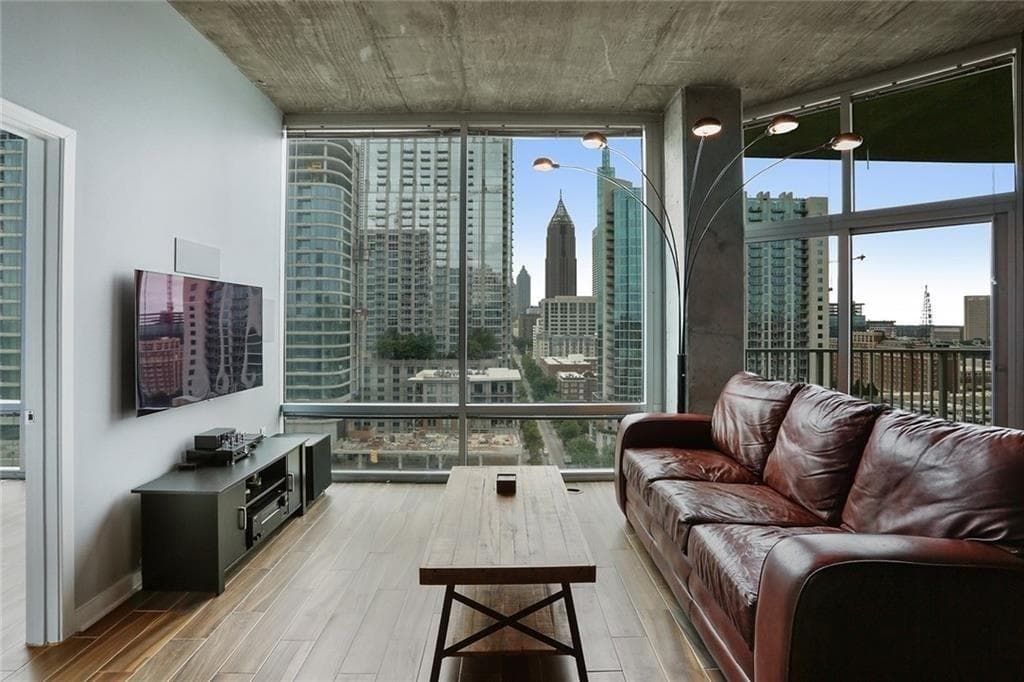 2 bedroom, 1,032 sq ft condominium sold at 923 Peachtree Street 1731, Atlanta, GA 30309