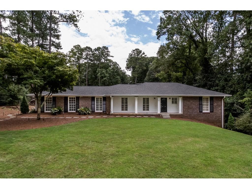 10 Wyndham Drive, Sandy Springs, GA 30328 — most recent listing photo