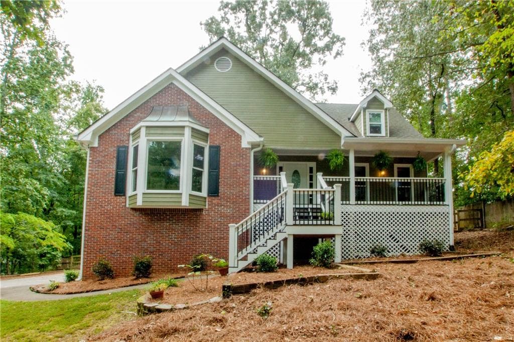 4 bedroom, 2,490 sq ft single family residence sold at 4480 Indian Trace Drive, Alpharetta, GA 30004