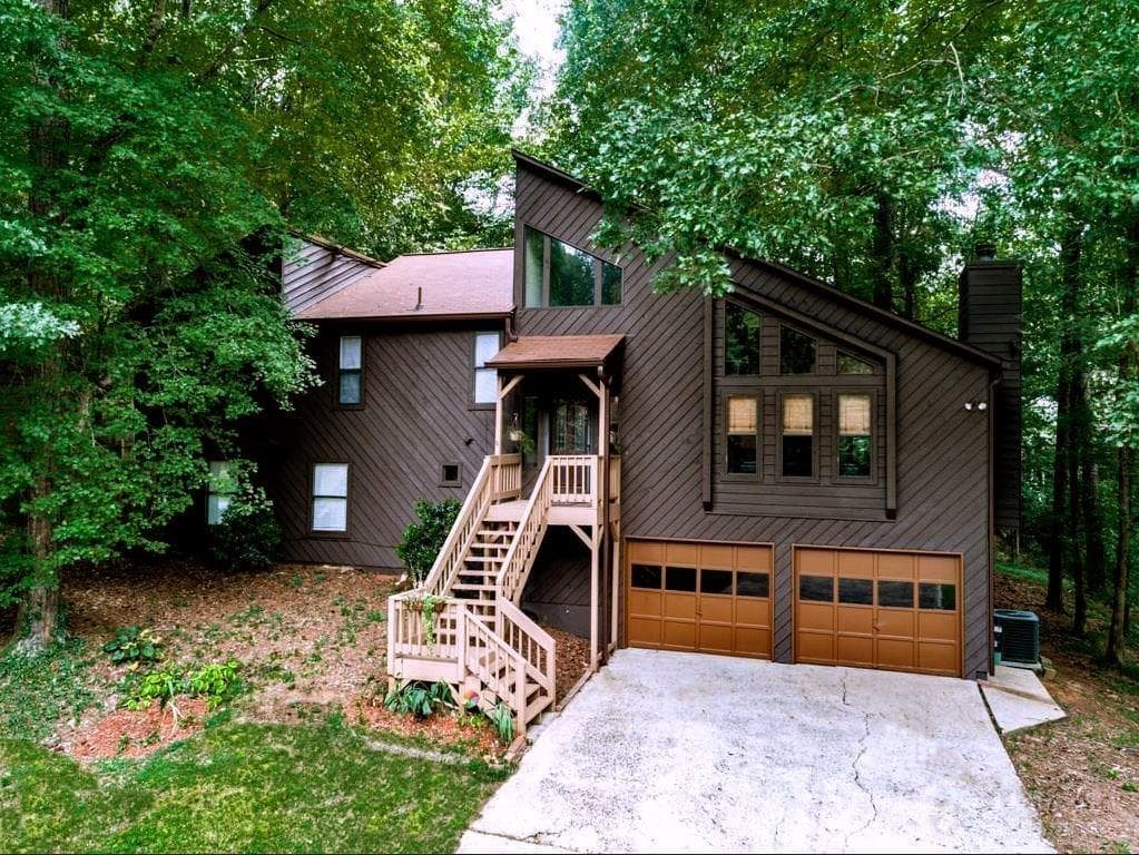 4 bedroom, 2,828 sq ft single family residence sold at 5067 Ravenwood Drive, Marietta, GA 30066