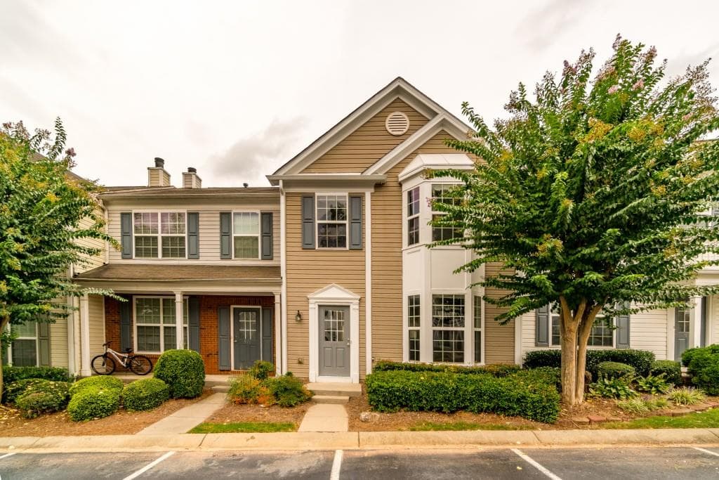 3 bedroom, 1,386 sq ft townhouse sold at 913 Prestwyck Court, Alpharetta, GA 30004