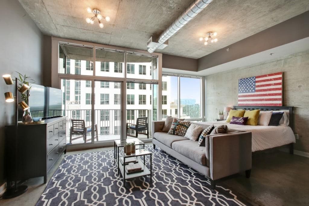 1 bedroom, 668 sq ft condominium sold at 943 Peachtree Street 1509, Atlanta, GA 30308