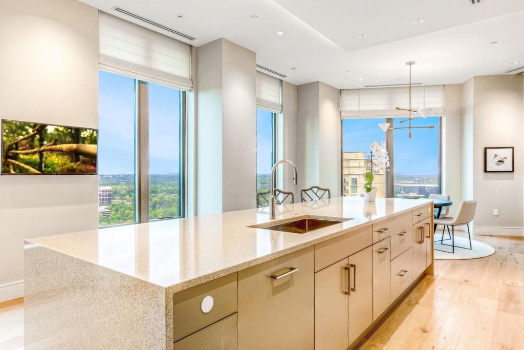 2 bedroom, 3,239 sq ft condominium sold at 3376 Peachtree Road 45A, Atlanta, GA 30326