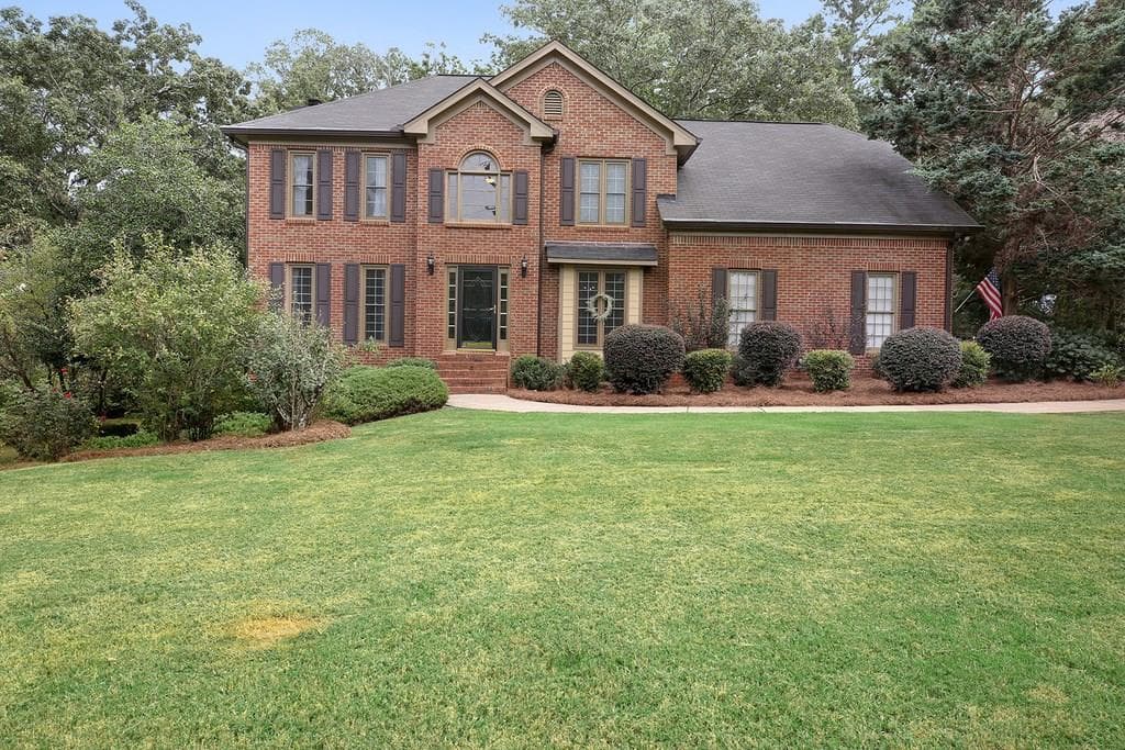 5 bedroom, 3,500 sq ft single family residence sold at 4511 Oakhurst Lane, Alpharetta, GA 30004