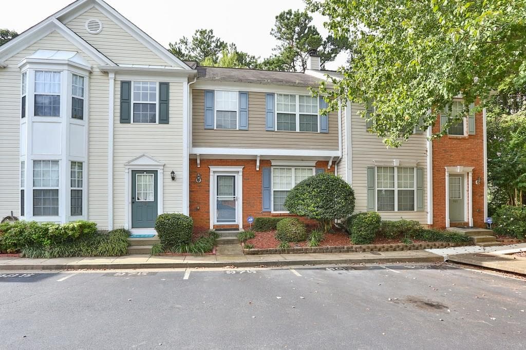2 bedroom, 1,218 sq ft townhouse sold at 975 Kilmington Court, Alpharetta, GA 30009
