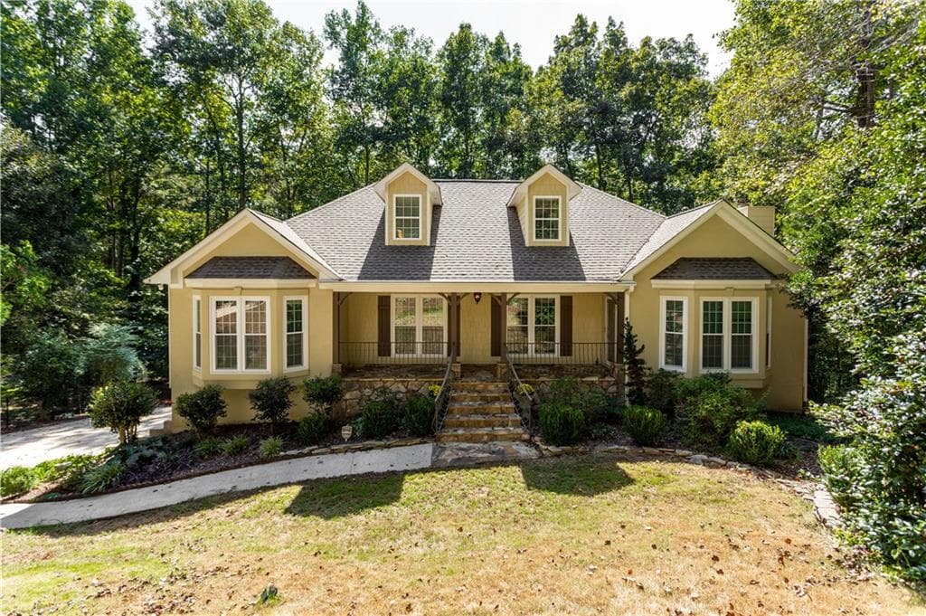 4 bedroom, 2,163 sq ft single family residence sold at 323 Due West Drive, Dallas, GA 30157