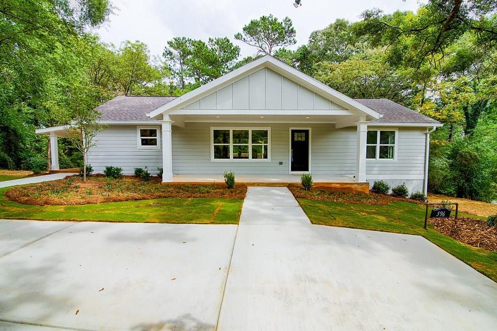 3 bedroom, 2,600 sq ft single family residence sold at 596 Frank Kirk Road, Kennesaw, GA 30152