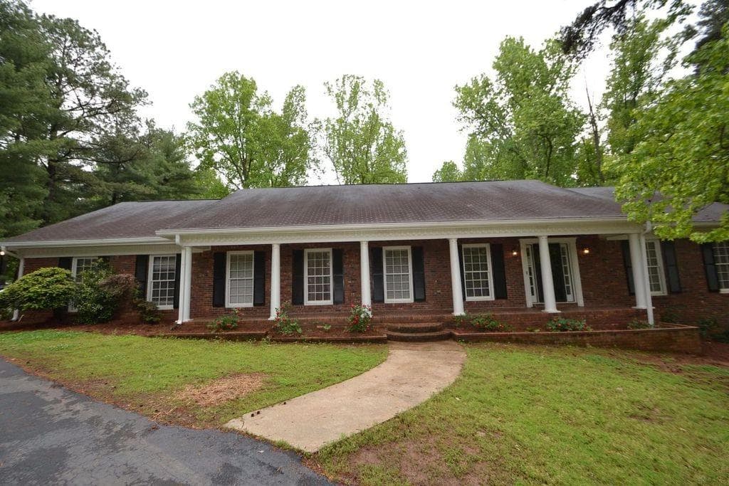4 bedroom, 2,780 sq ft single family residence sold at 140 Old Fairburn Close, Atlanta, GA 30331