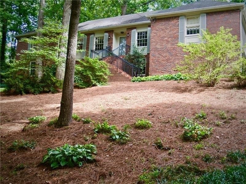 3 bedroom, 2,100 sq ft single family residence sold at 3325 SLEEPY Lane, Smyrna, GA 30080
