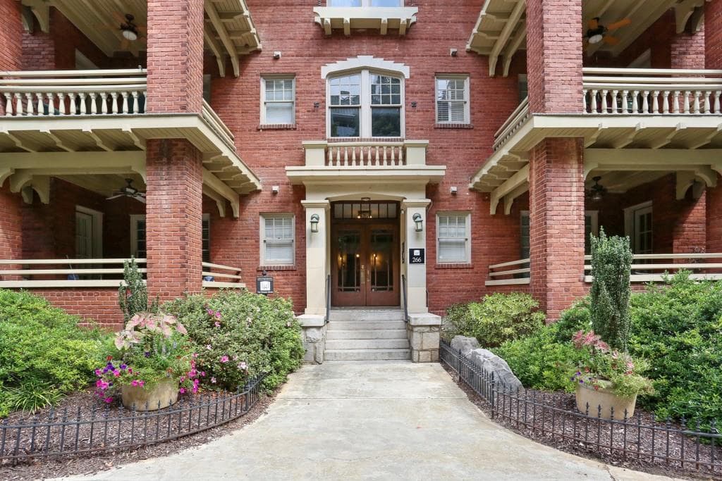 1 bedroom, 752 sq ft condominium sold at 266 11th Street 204, Atlanta, GA 30309