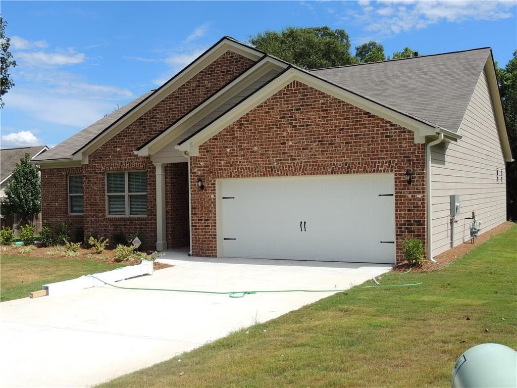 3 bedroom, 1,826 sq ft single family residence sold at 2210 Shady Oaks Drive, Loganville, GA 30052