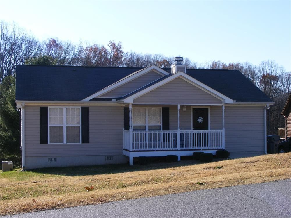 2 bedroom, 1,118 sq ft single family residence sold at 5965 Hickory Hills Road, Cumming, GA 30041