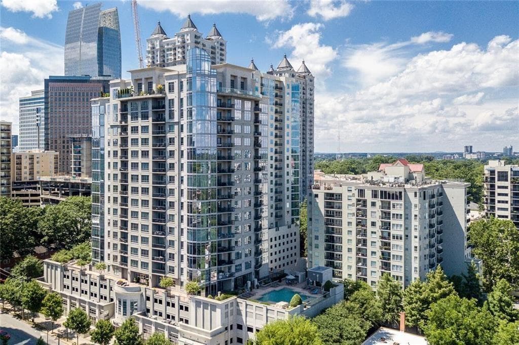 2 bedroom, 1,727 sq ft condominium sold at 222 12th Street 1207, Atlanta, GA 30309