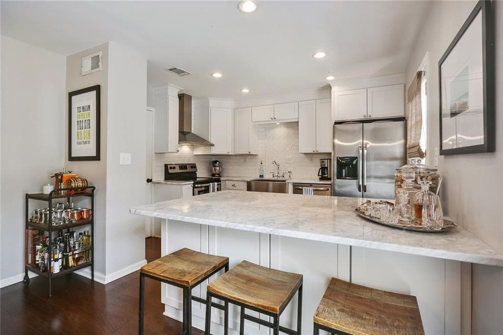 2 bedroom, 1,320 sq ft condominium sold at 11 Palace Green Place, Atlanta, GA 30318