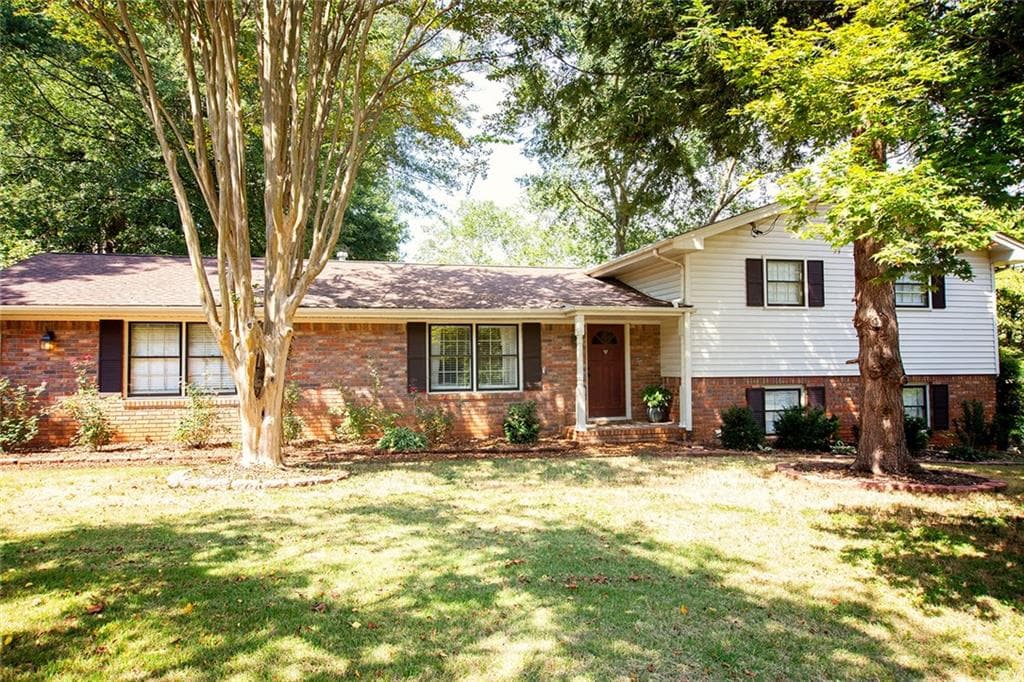 4 bedroom, 2,000 sq ft single family residence sold at 861 Highview Drive, Smyrna, GA 30082