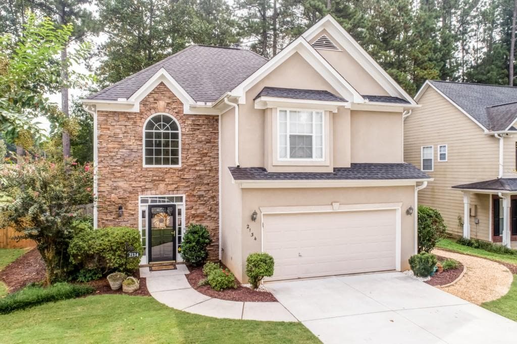 3 bedroom, 2,170 sq ft single family residence sold at 2134 Berryhill Circle, Smyrna, GA 30082