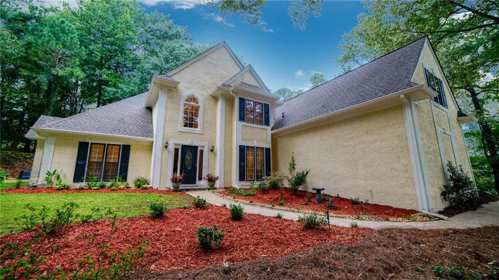 4 bedroom, 3,431 sq ft single family residence sold at 1215 Waterford Way, Roswell, GA 30075