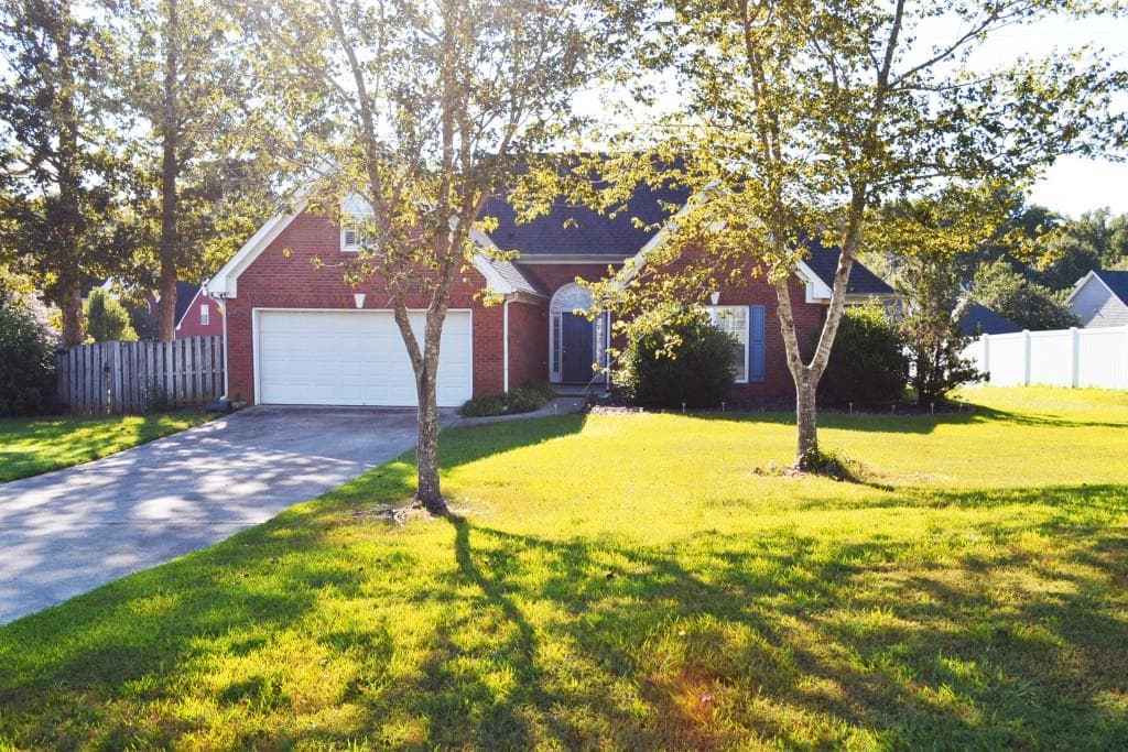 5 bedroom, 1,986 sq ft single family residence sold at 4286 Foxberry Run, Loganville, GA 30052