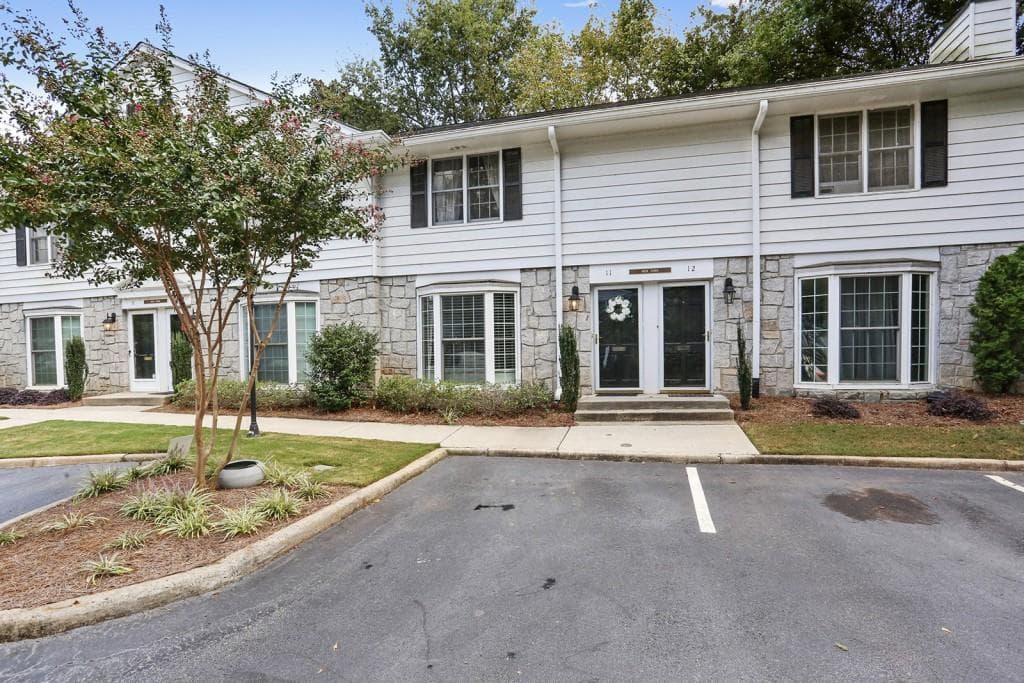 2 bedroom, 1,108 sq ft townhouse sold at 136 Peachtree Memorial Drive NY11, Atlanta, GA 30309