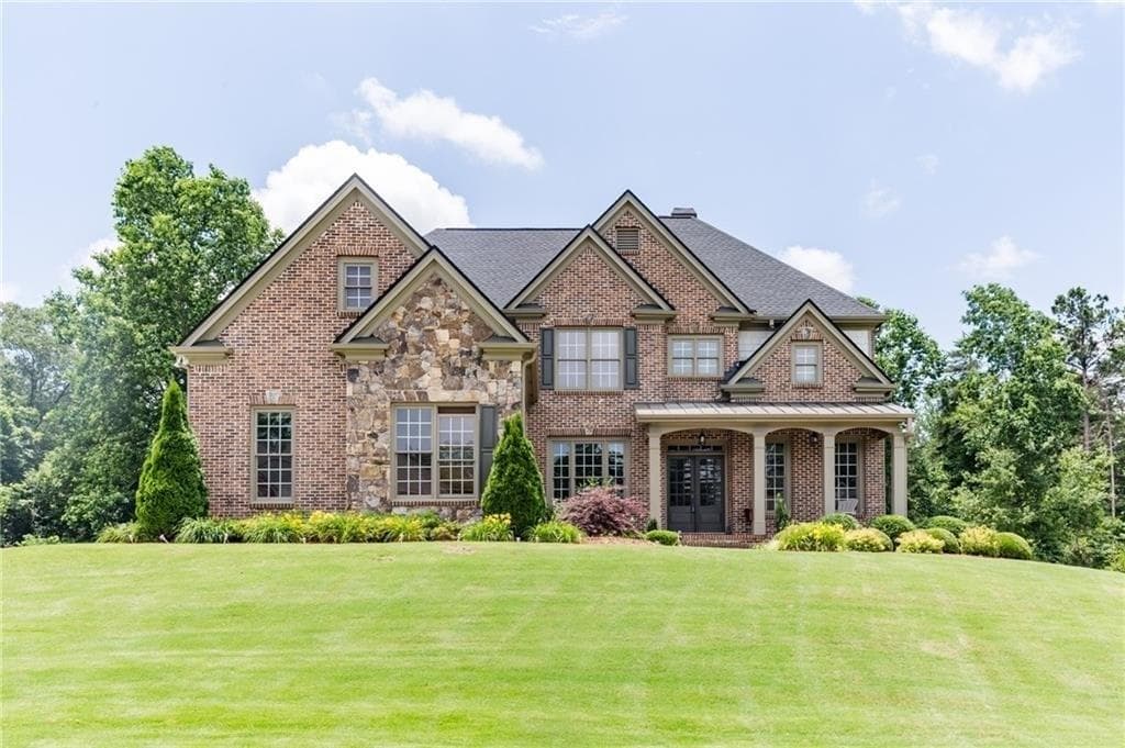 7 bedroom, 5,127 sq ft single family residence sold at 5011 Glen Forrest Drive, Flowery Branch, GA 30542