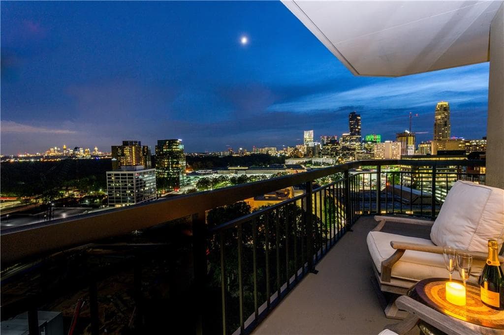 2 bedroom, 1,265 sq ft condominium sold at 3481 Lakeside Drive 2606, Atlanta, GA 30326
