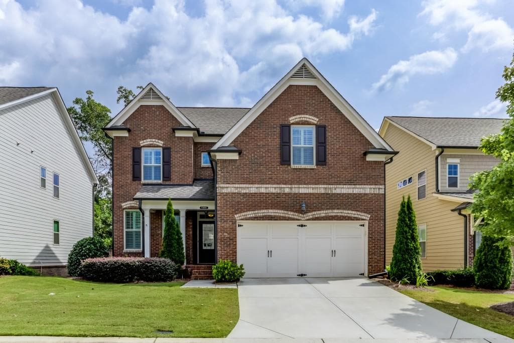 4 bedroom, 3,800 sq ft single family residence sold at 7695 Highland Bluff, Sandy Springs, GA 30328
