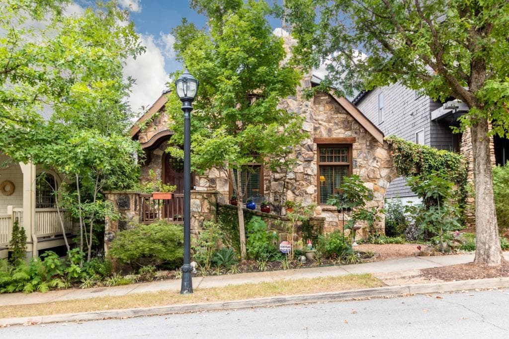 3 bedroom, 2,716 sq ft single family residence sold at 982 Faith Avenue, Atlanta, GA 30316