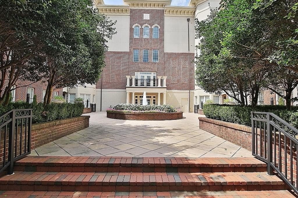 2 bedroom, 1,354 sq ft condominium sold at 3635 E Paces Circle 1205, Atlanta, GA 30326