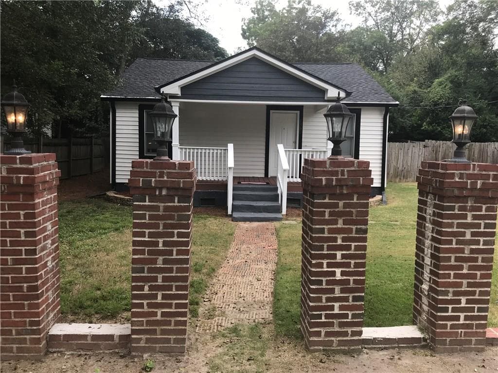 2 bedroom single family residence sold at 1380 Fair Oaks Avenue, Marietta, GA 30060