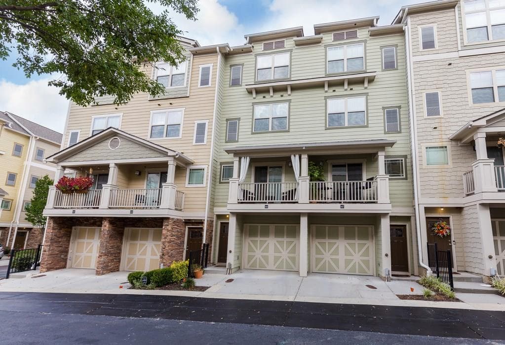 2 bedroom, 1,141 sq ft townhouse sold at 215 Semel Drive 445, Atlanta, GA 30309