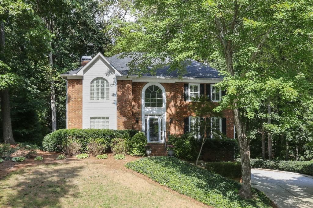 5 bedroom, 4,148 sq ft single family residence sold at 615 Highlands Court, Roswell, GA 30075