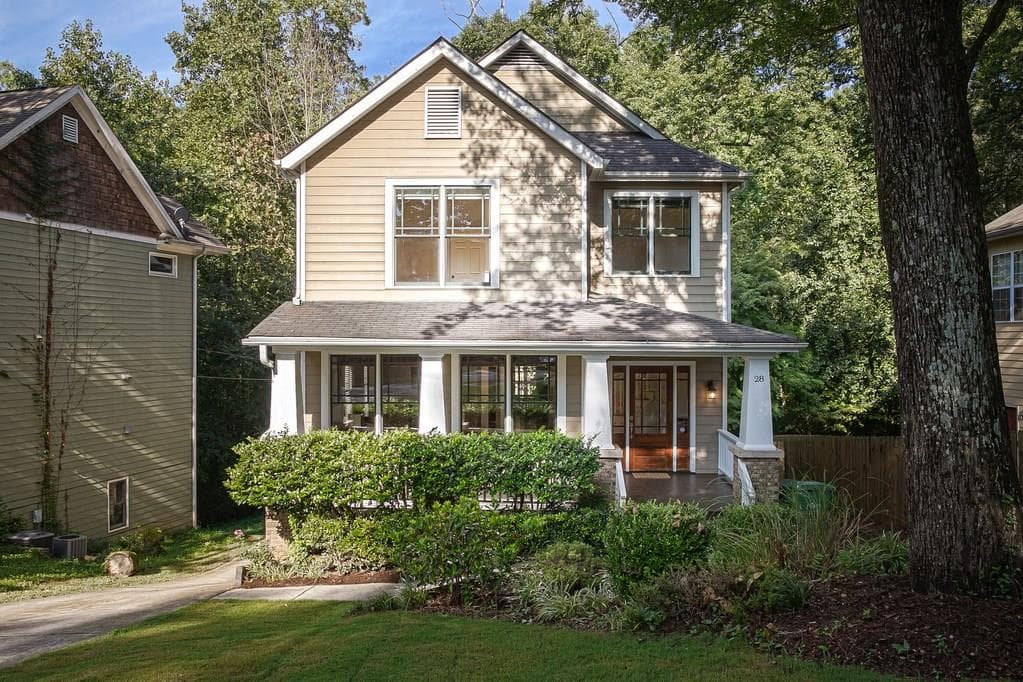 4 bedroom, 3,100 sq ft single family residence sold at 28 Lakeview Drive, Atlanta, GA 30317
