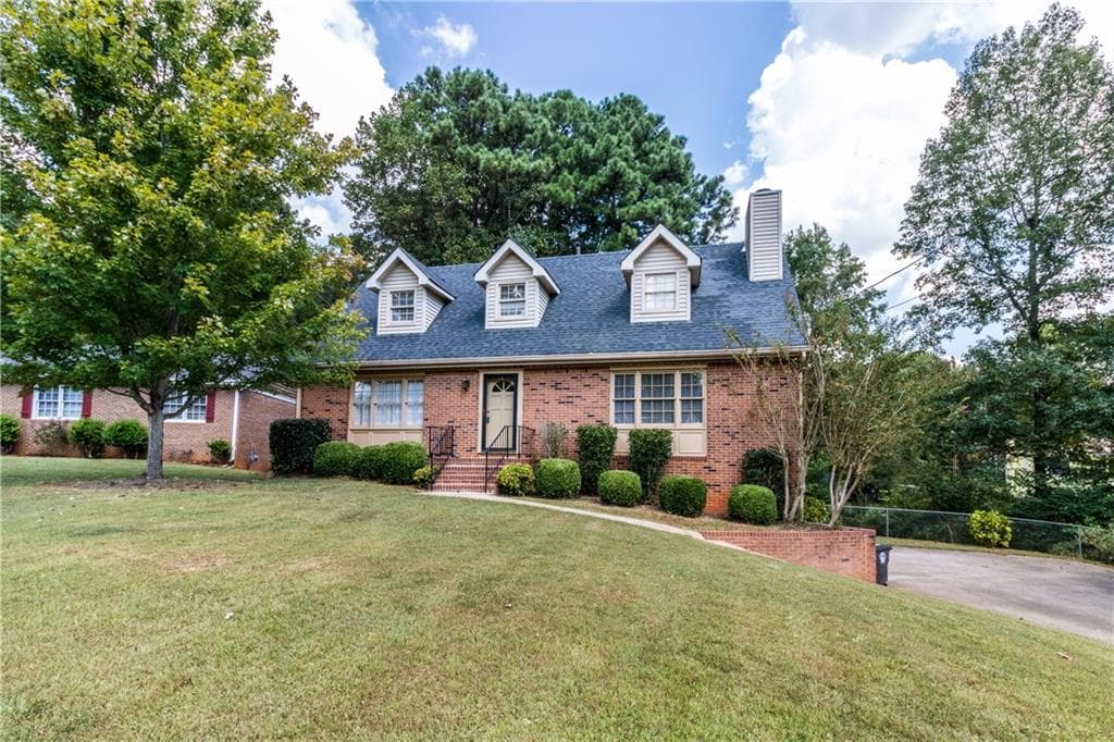 3 bedroom, 1,980 sq ft single family residence sold at 6811 Fairways Drive, Douglasville, GA 30134