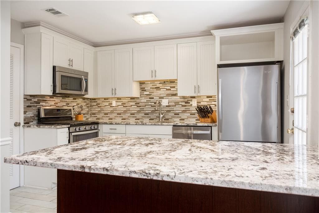 2 bedroom, 1,320 sq ft townhouse sold at 18 Scotland Place, Atlanta, GA 30318