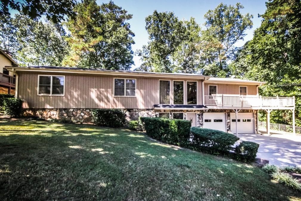 3 bedroom, 3,263 sq ft single family residence sold at 3872 Johnson Ferry Drive, Marietta, GA 30062
